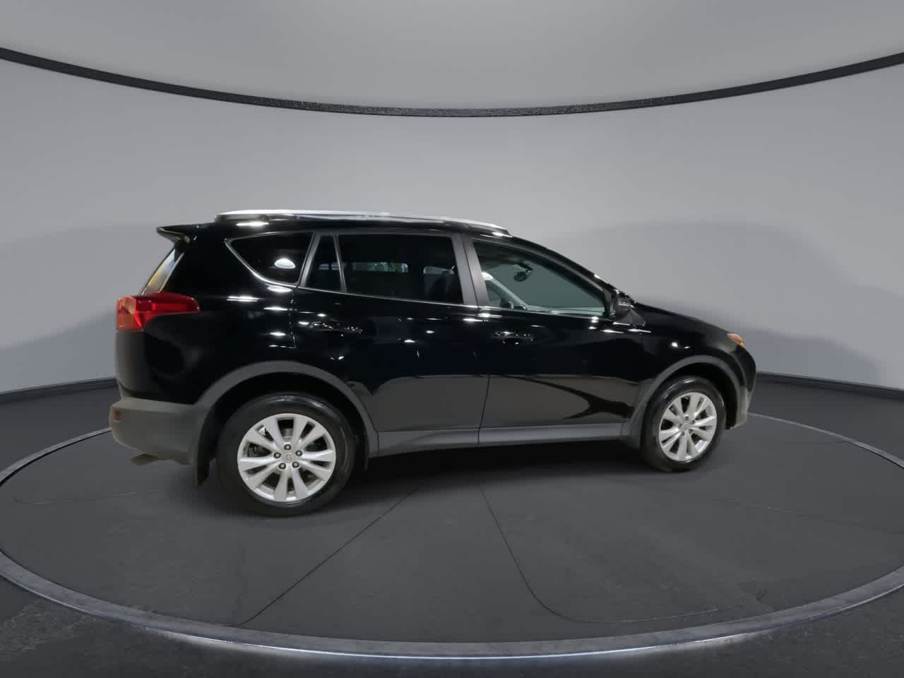 Thumbnail: 2015 Toyota RAV4 - 13