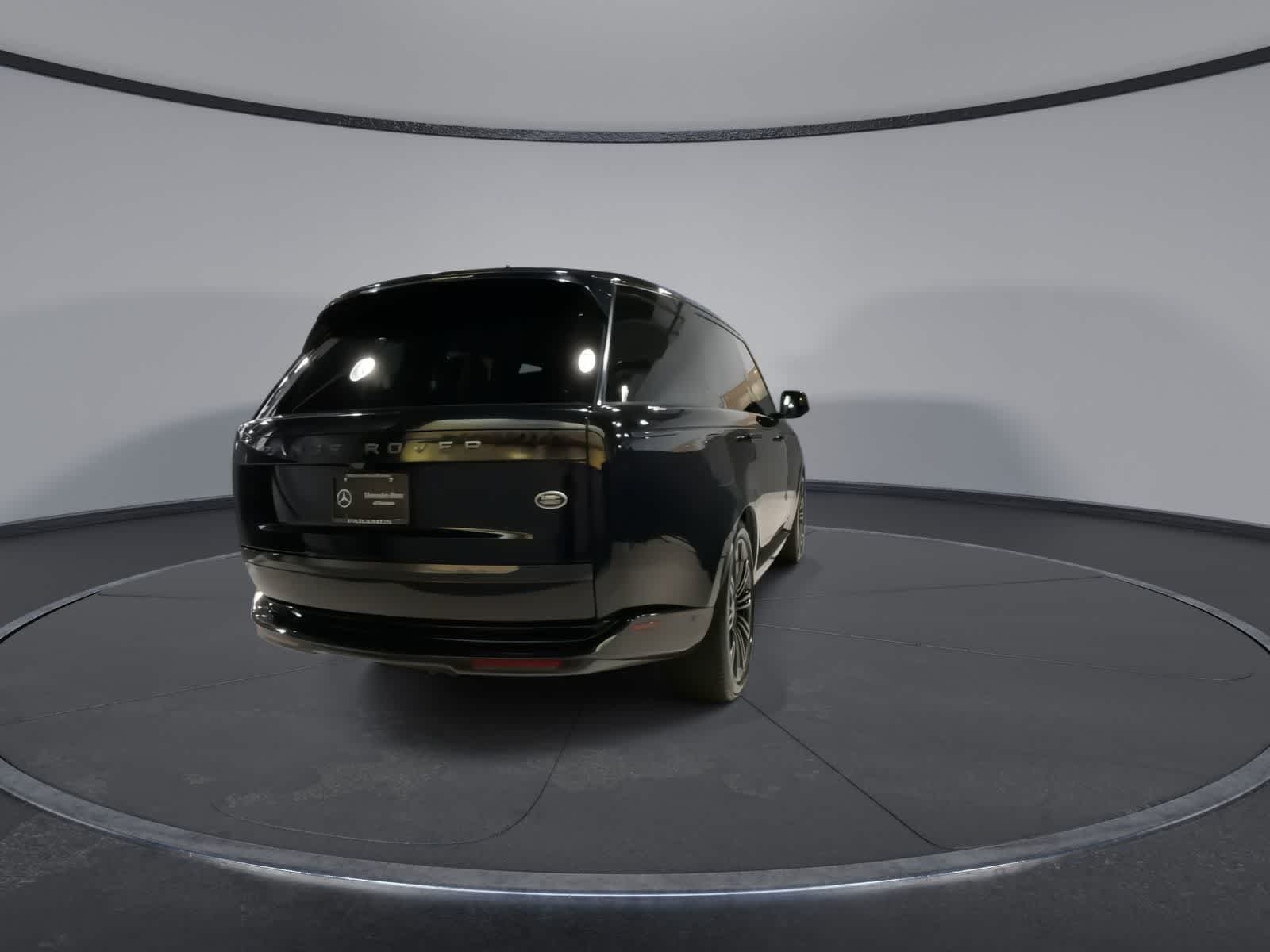 Thumbnail: 2023 Land Rover Range Rover - 11