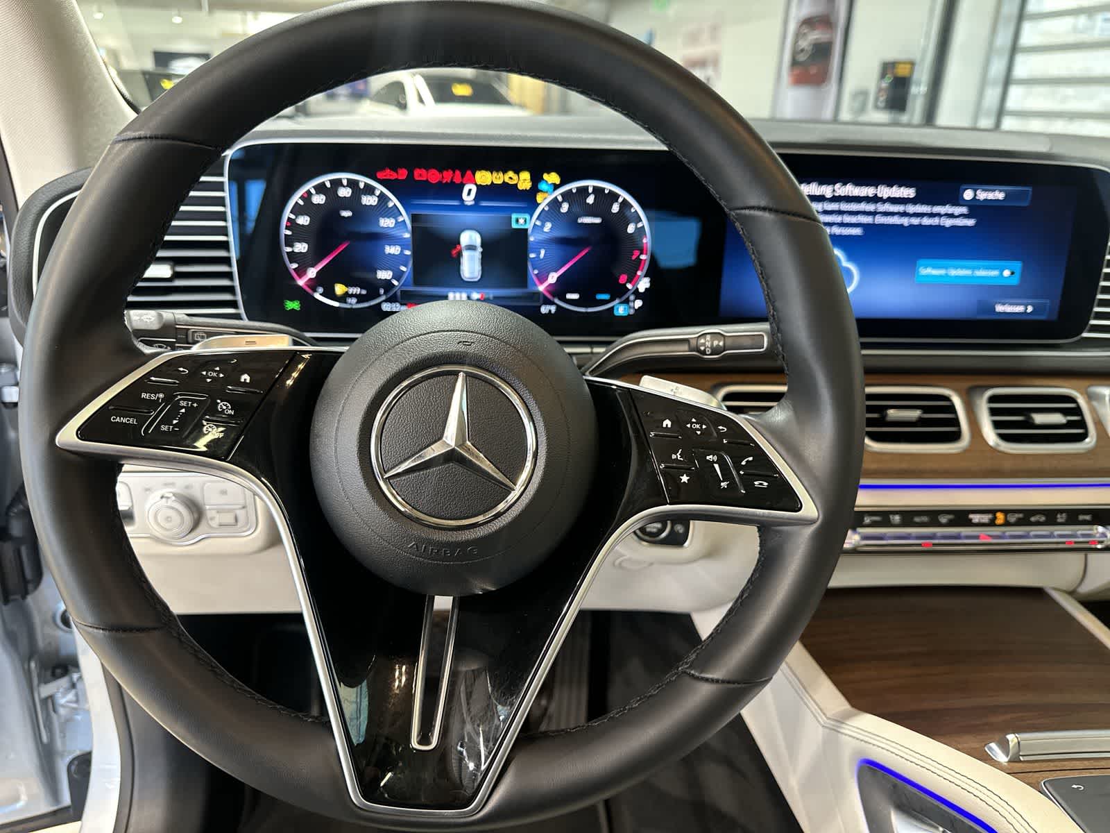 Thumbnail: 2025 Mercedes-Benz GLE - 27