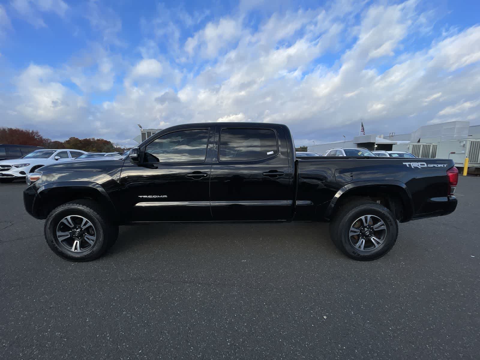 Thumbnail: 2016 Toyota Tacoma - 15