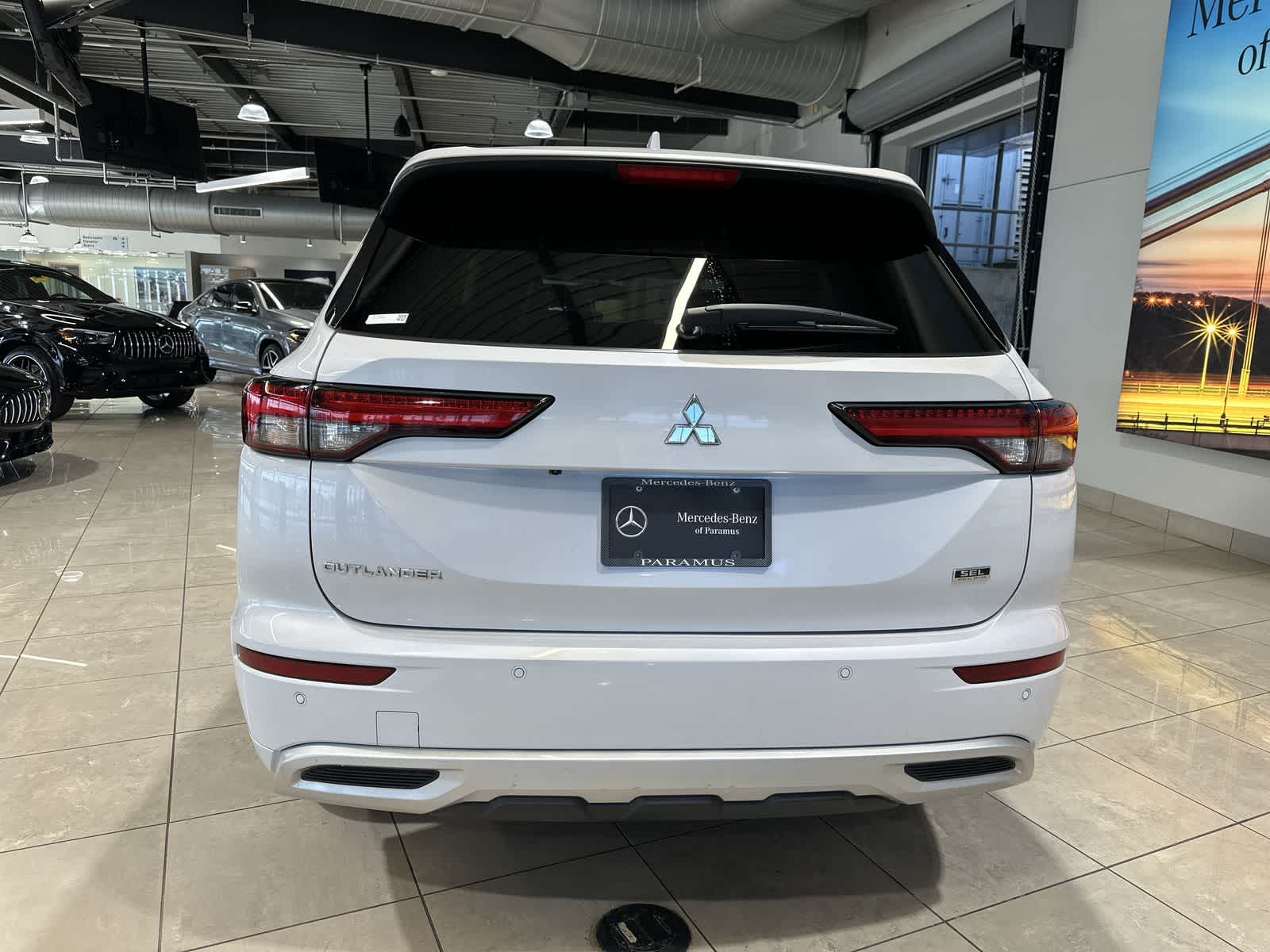 Thumbnail: 2022 Mitsubishi Outlander - 17