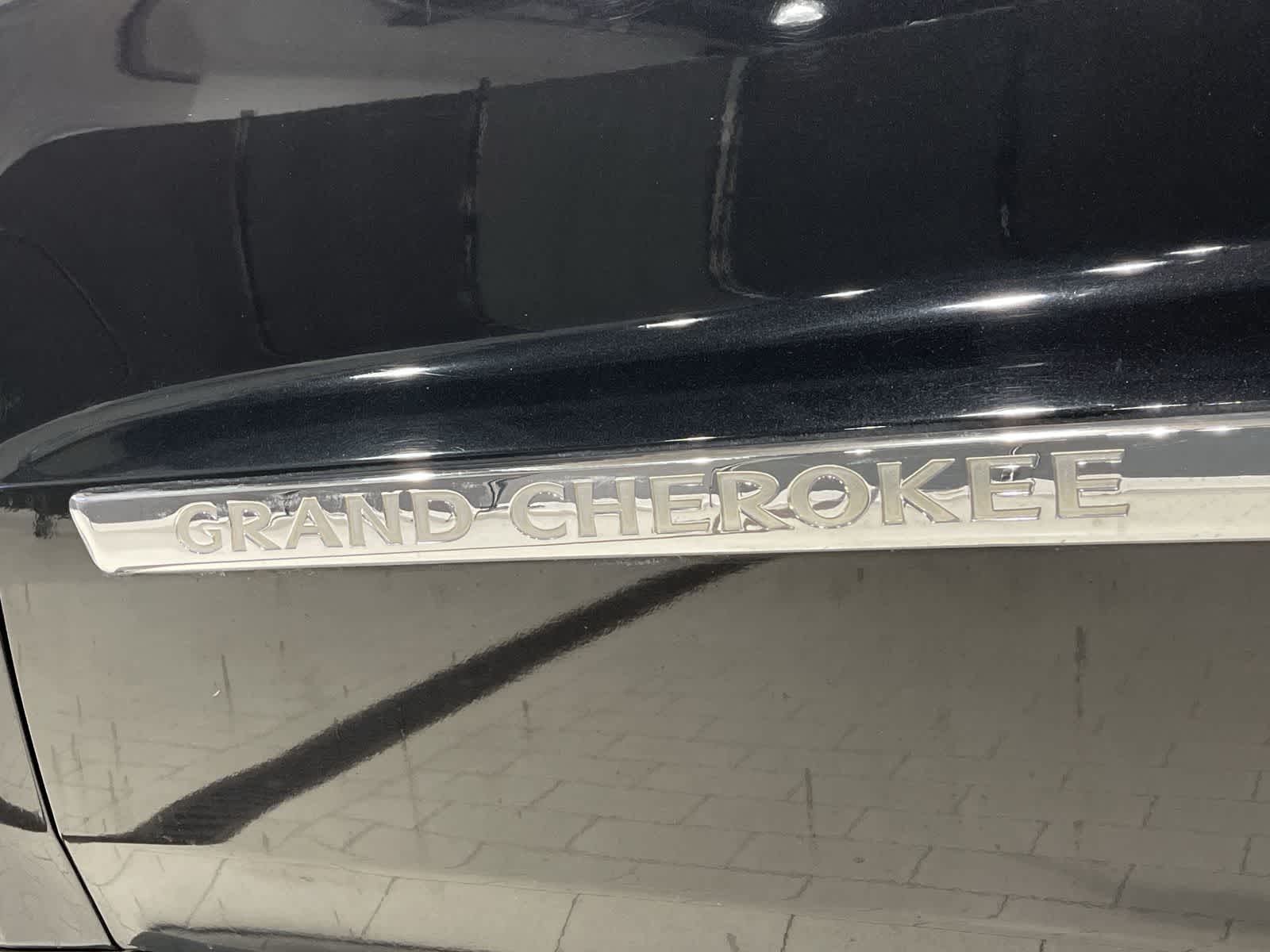 Thumbnail: 2011 Jeep Grand Cherokee - 19