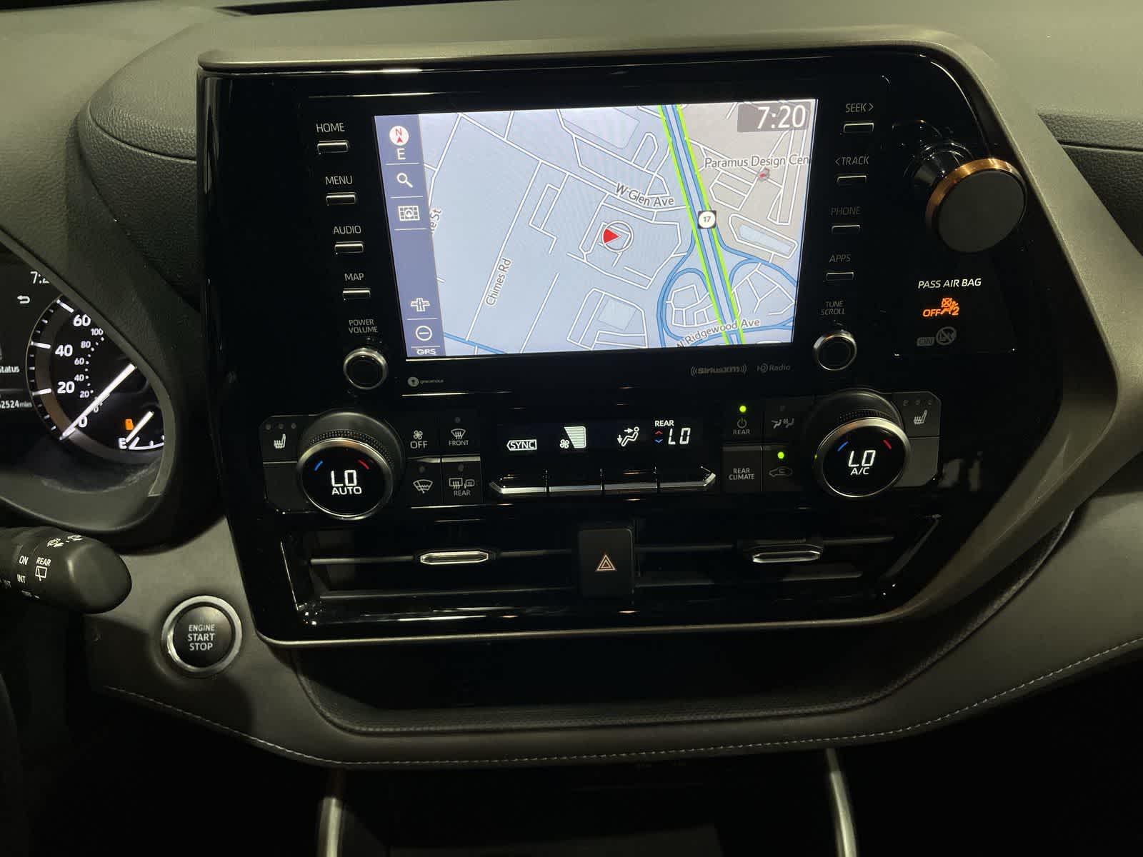 2020 Toyota Highlander XLE 28