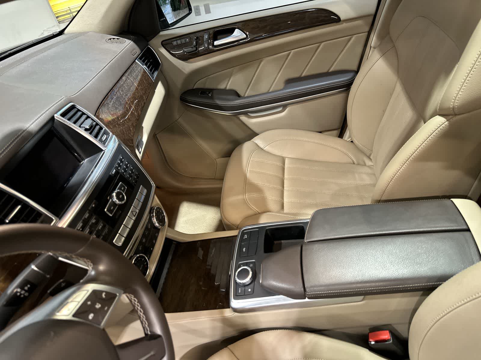 Thumbnail: 2013 Mercedes-Benz GL-Class - 28