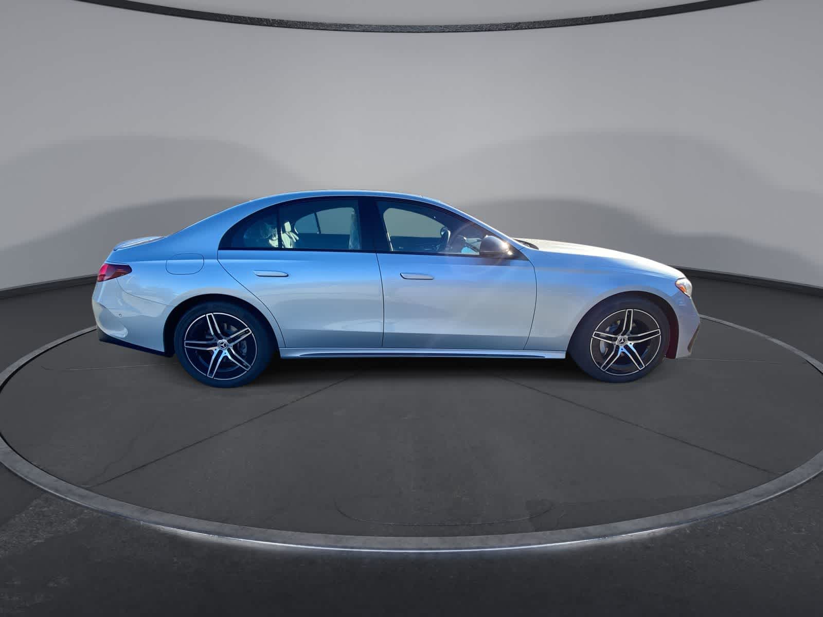 Thumbnail: 2025 Mercedes-Benz E-Class - 9