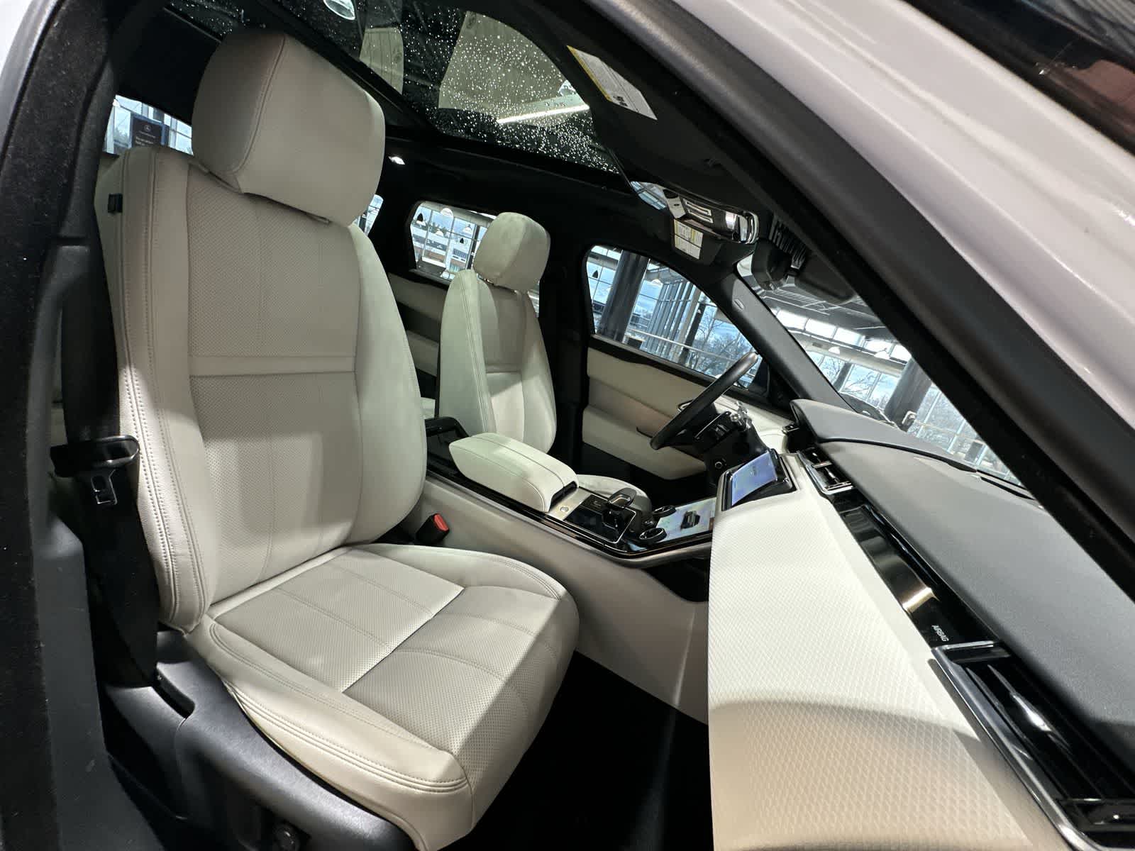 Thumbnail: 2021 Land Rover Range Rover Velar - 26