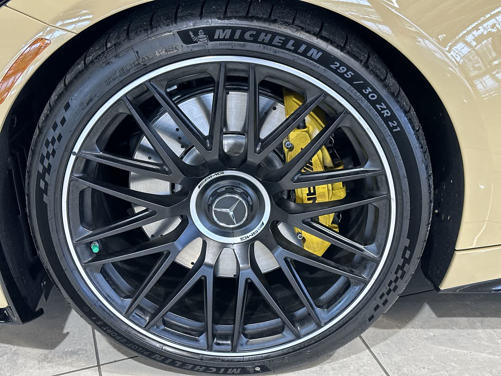 Thumbnail: 2025 Mercedes-Benz AMG GT - 20