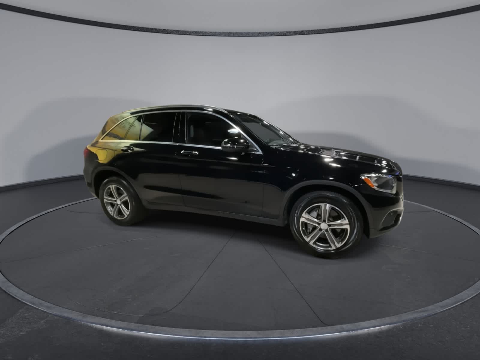 Thumbnail: 2016 Mercedes-Benz GLC - 2