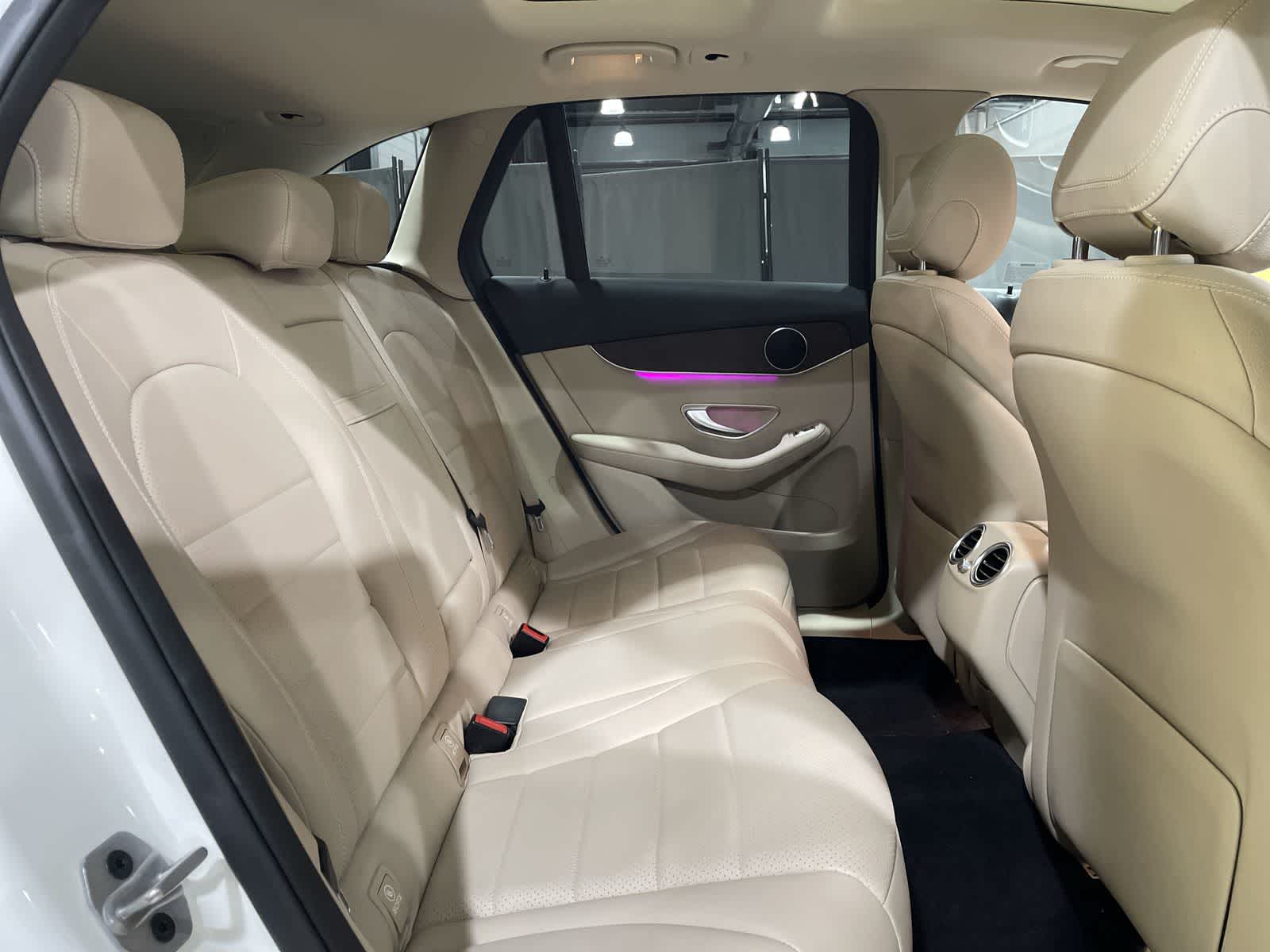 Thumbnail: 2022 Mercedes-Benz GLC - 25