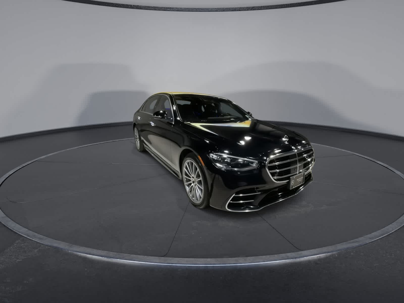 Thumbnail: 2023 Mercedes-Benz S-Class - 3