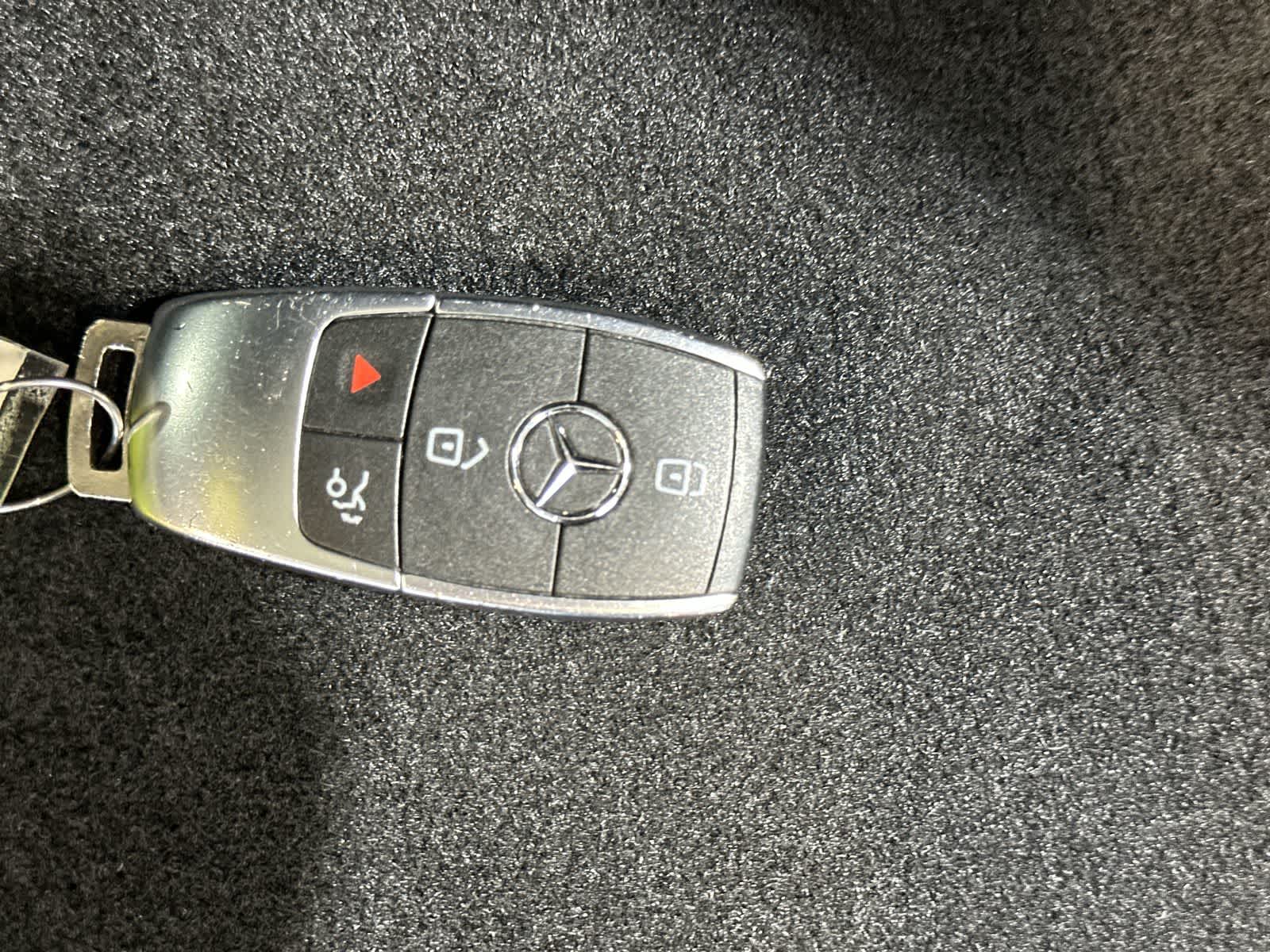 Thumbnail: 2021 Mercedes-Benz GLB - 32