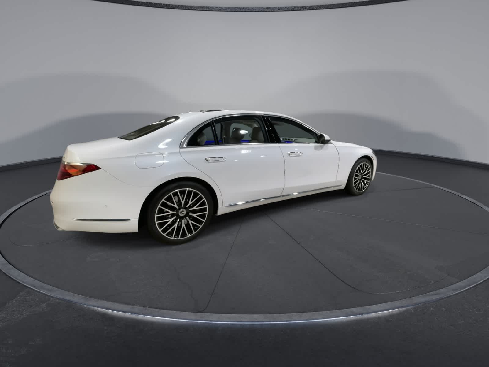 Thumbnail: 2024 Mercedes-Benz S-Class - 12