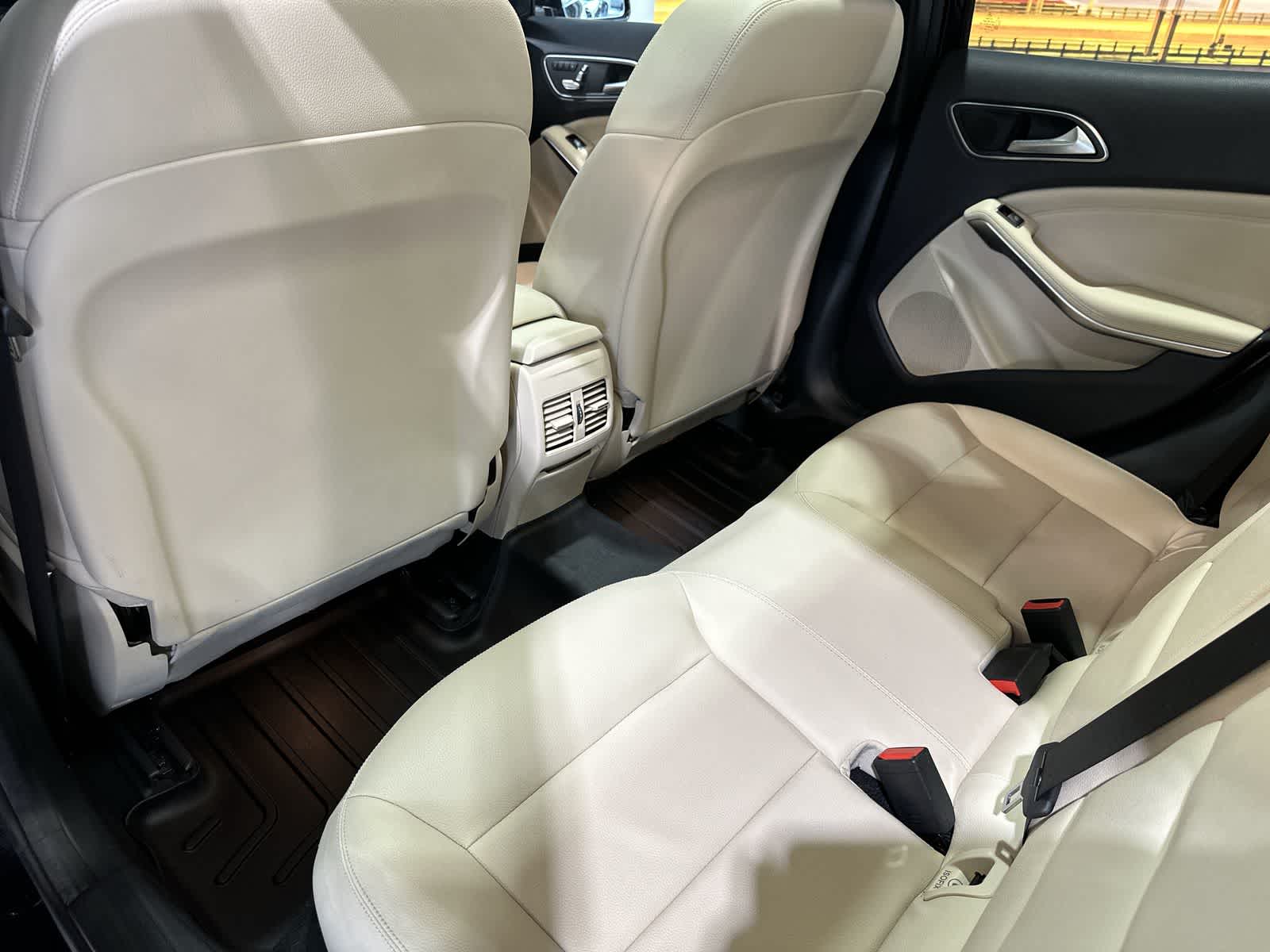 Thumbnail: 2019 Mercedes-Benz GLA - 24