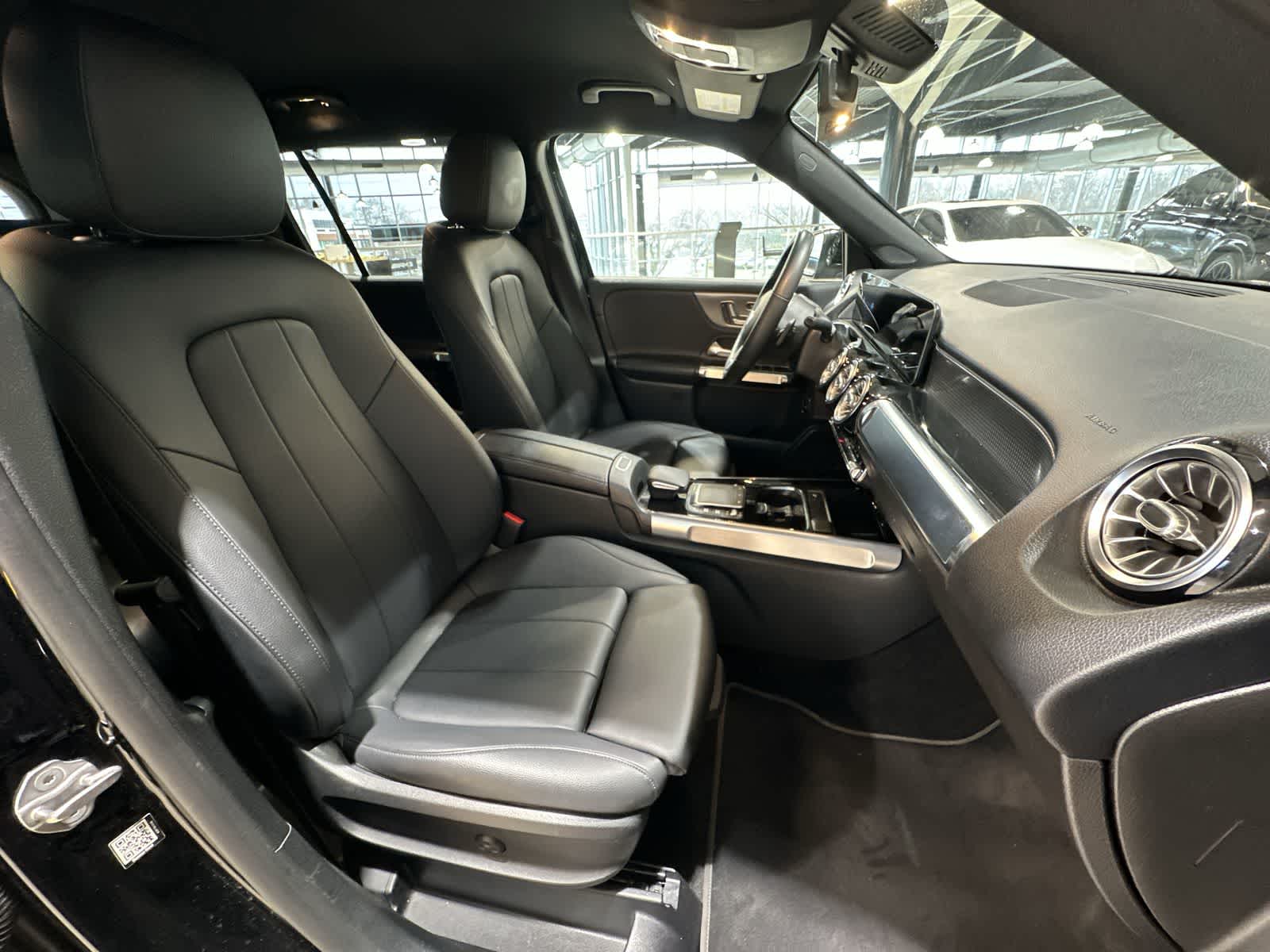 Thumbnail: 2021 Mercedes-Benz GLB - 26