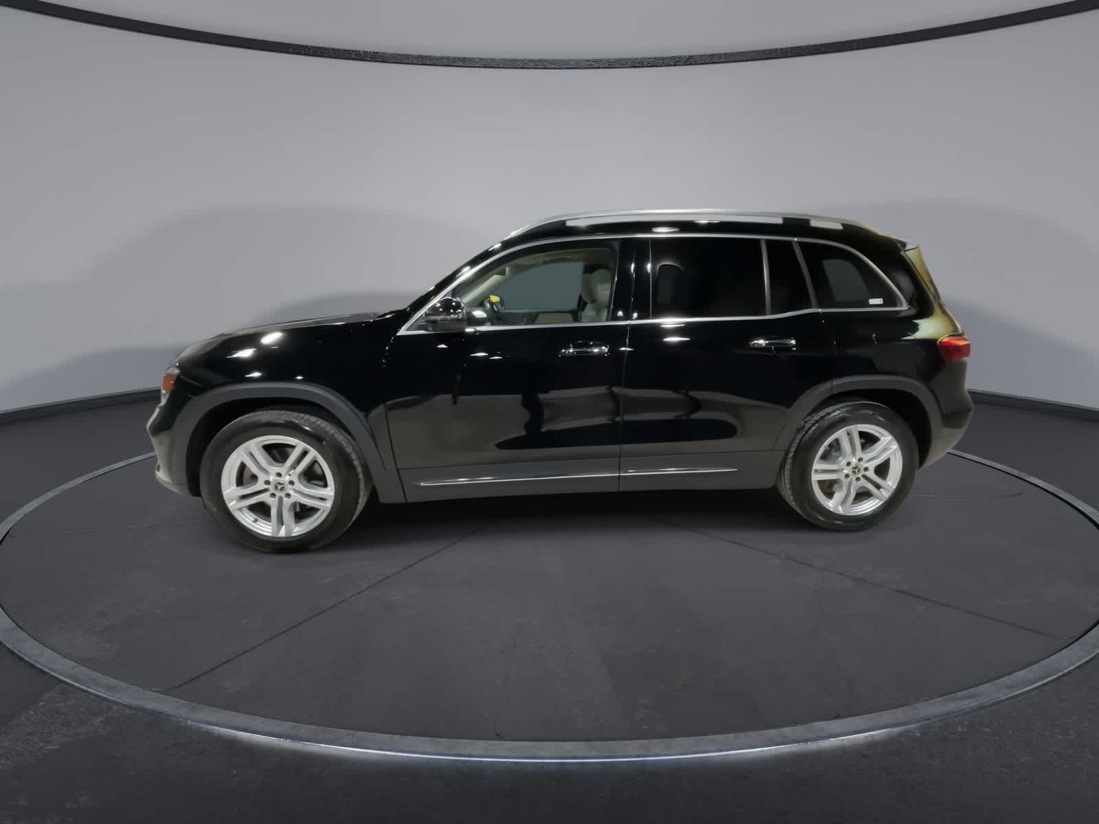 Thumbnail: 2023 Mercedes-Benz GLB - 7