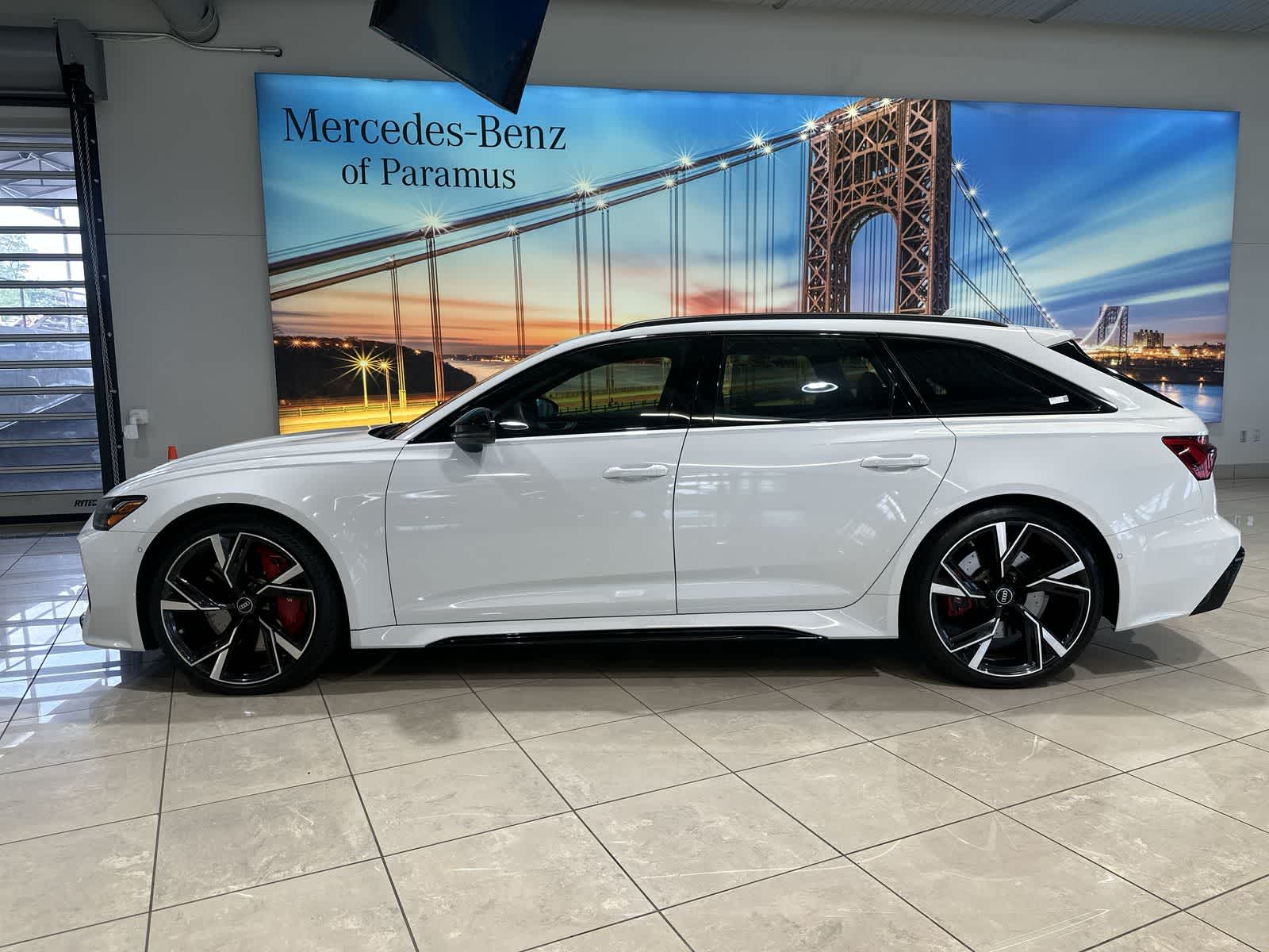 Thumbnail: 2023 Audi RS 6 - 15