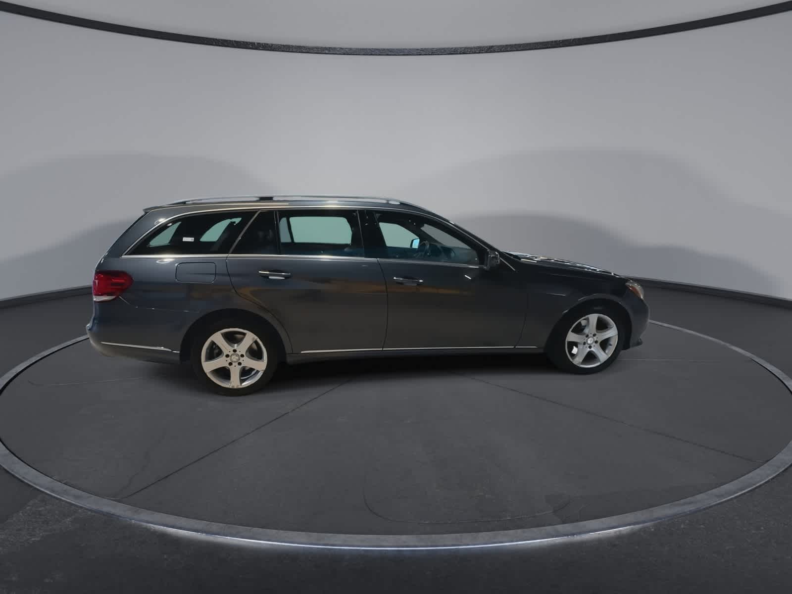 Thumbnail: 2015 Mercedes-Benz E-Class - 12