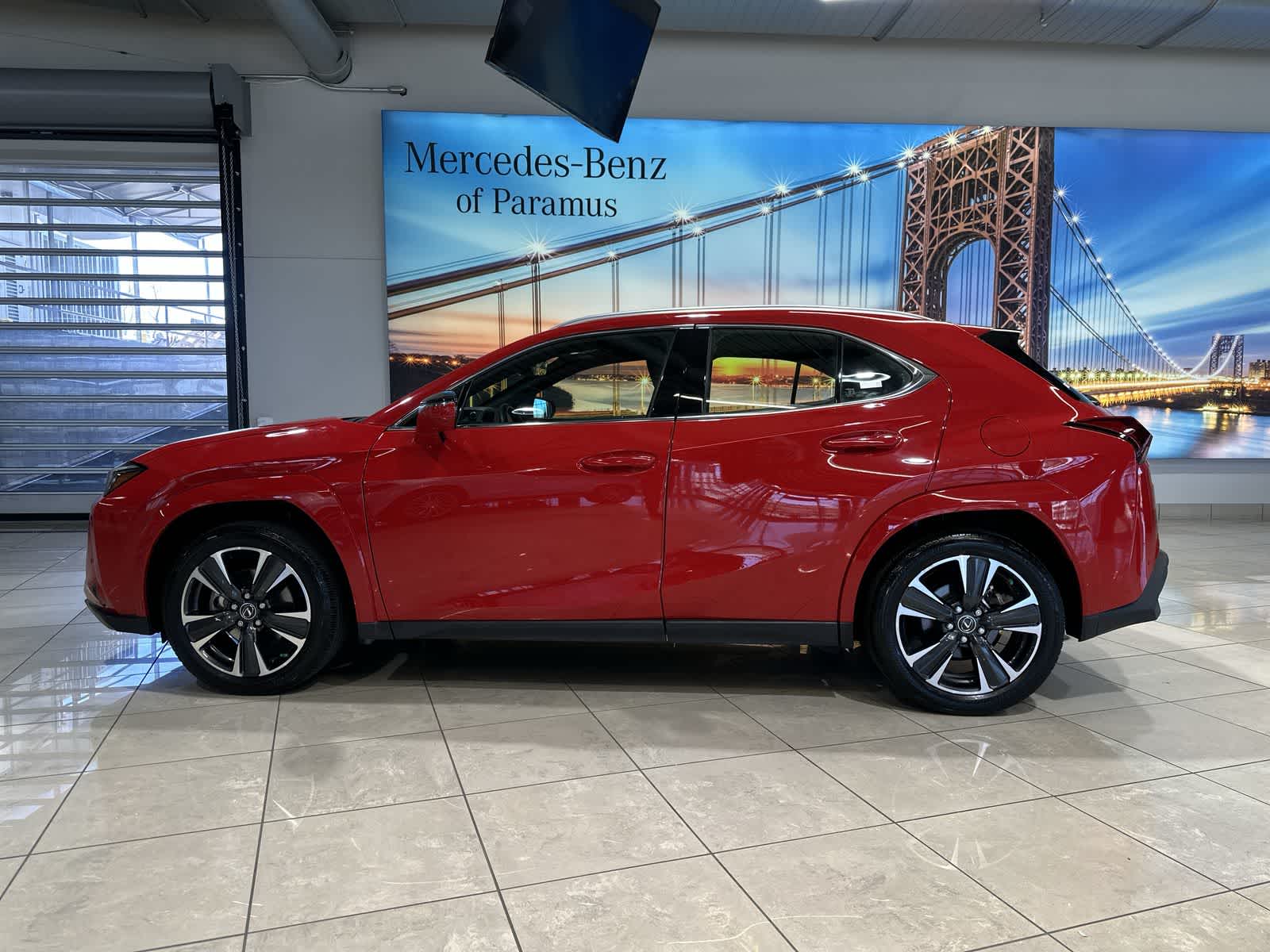 Thumbnail: 2023 Lexus UX - 15