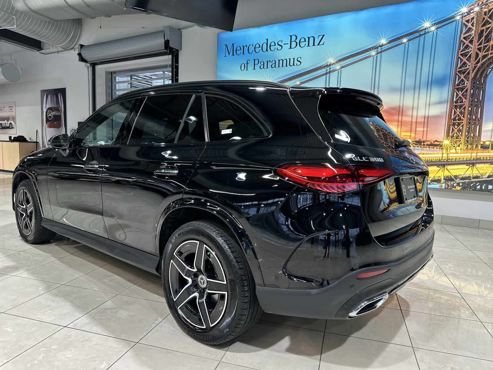 Thumbnail: 2025 Mercedes-Benz GLC - 16