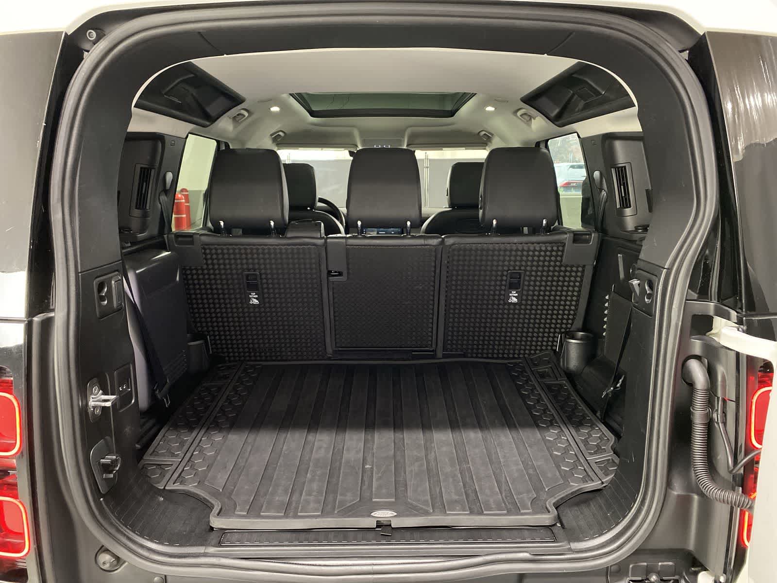 Thumbnail: 2020 Land Rover Defender - 31