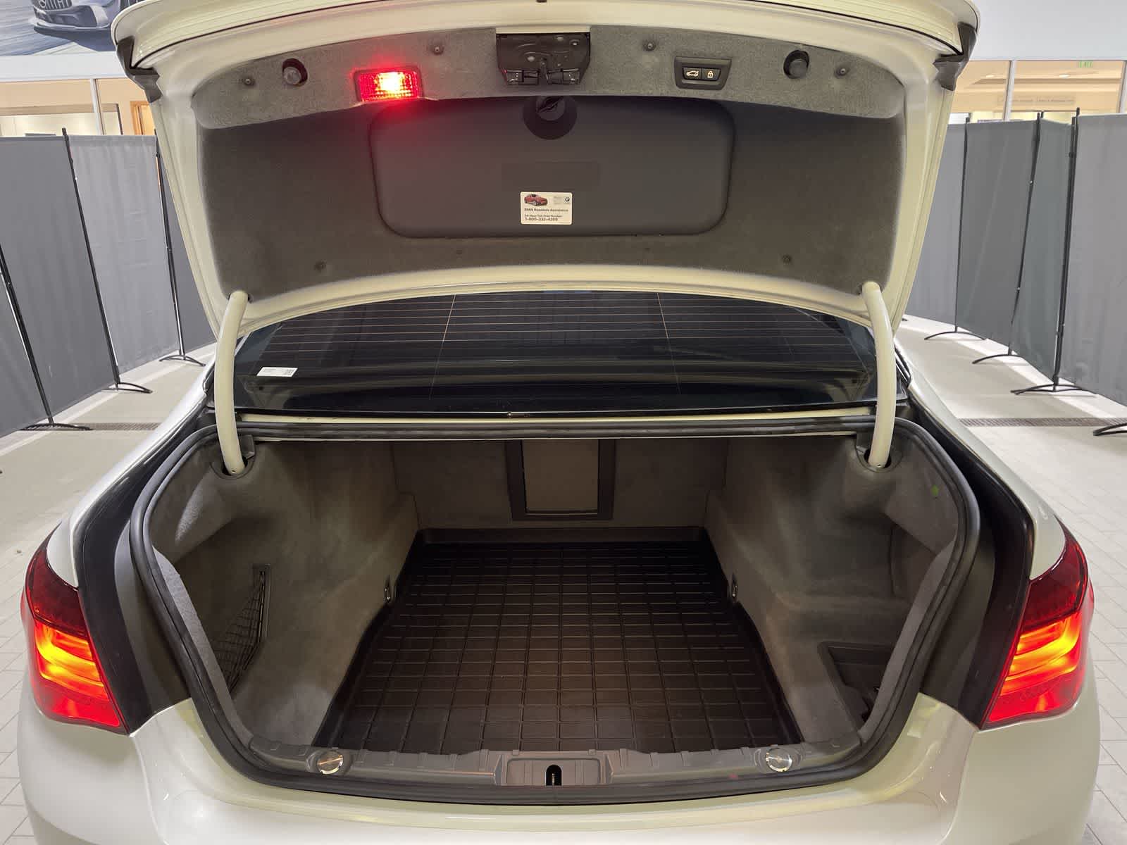 Thumbnail: 2011 BMW 7 Series - 31