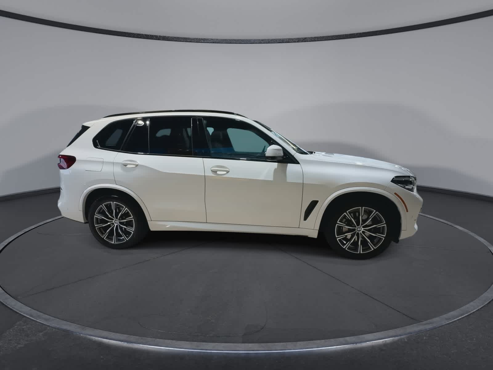 Thumbnail: 2021 BMW X5 - 13