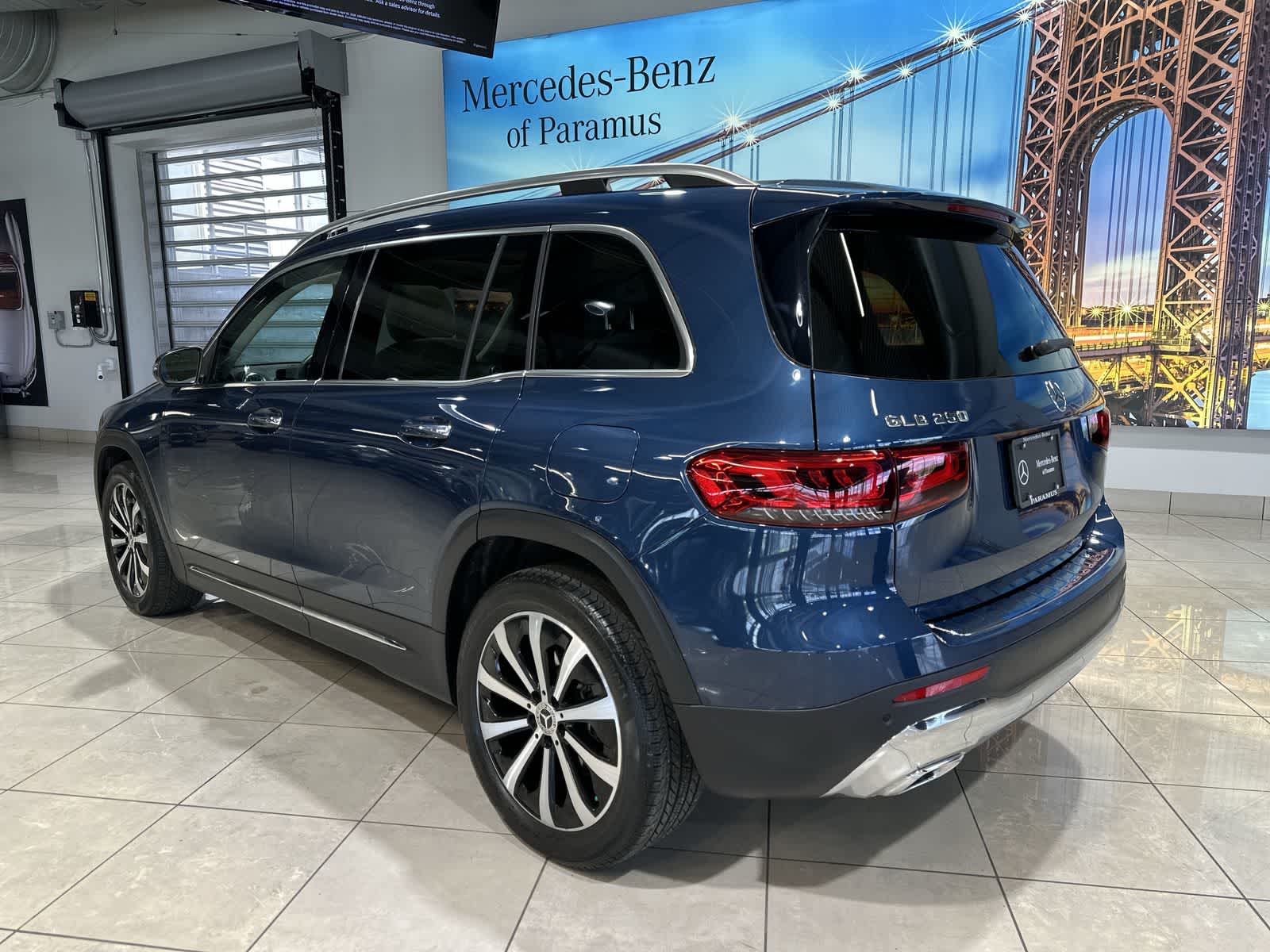 Thumbnail: 2022 Mercedes-Benz GLB - 16
