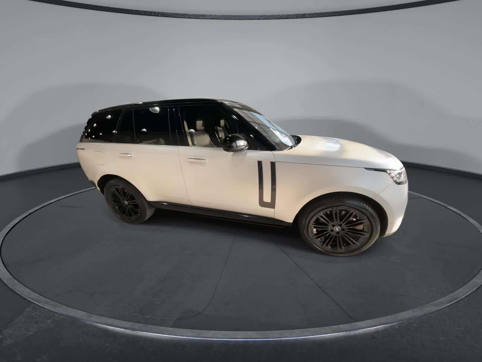 Thumbnail: 2023 Land Rover Range Rover - 3