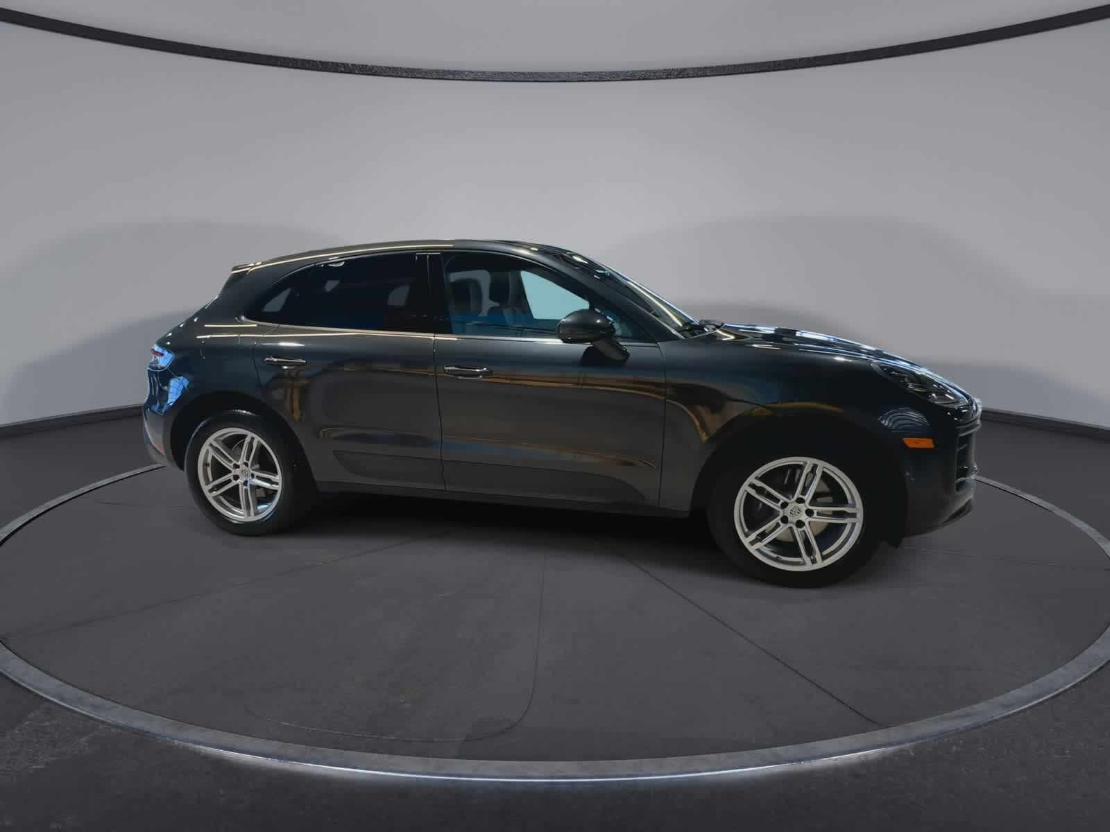 Thumbnail: 2023 Porsche Macan - 13