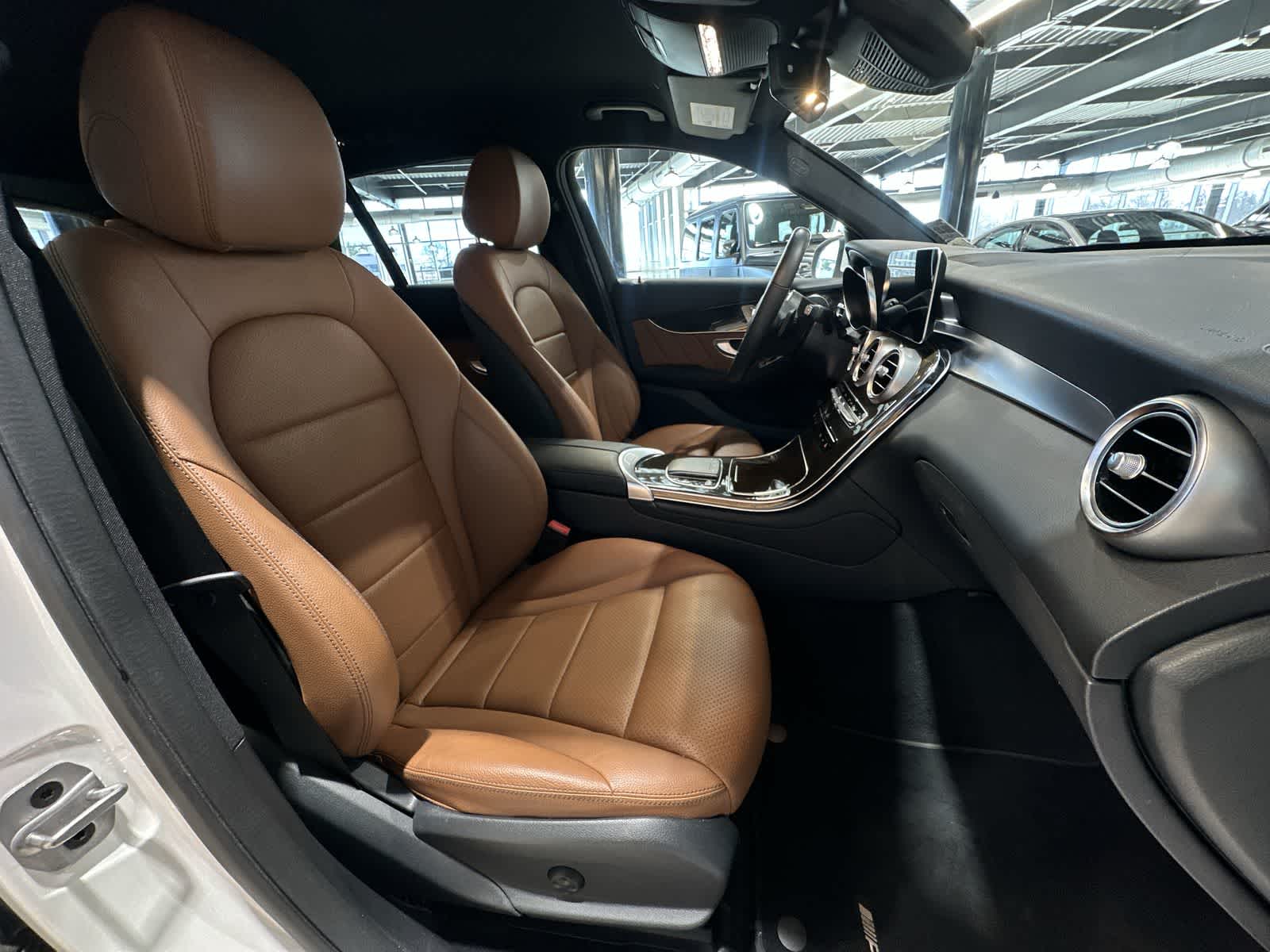 Thumbnail: 2022 Mercedes-Benz GLC - 26
