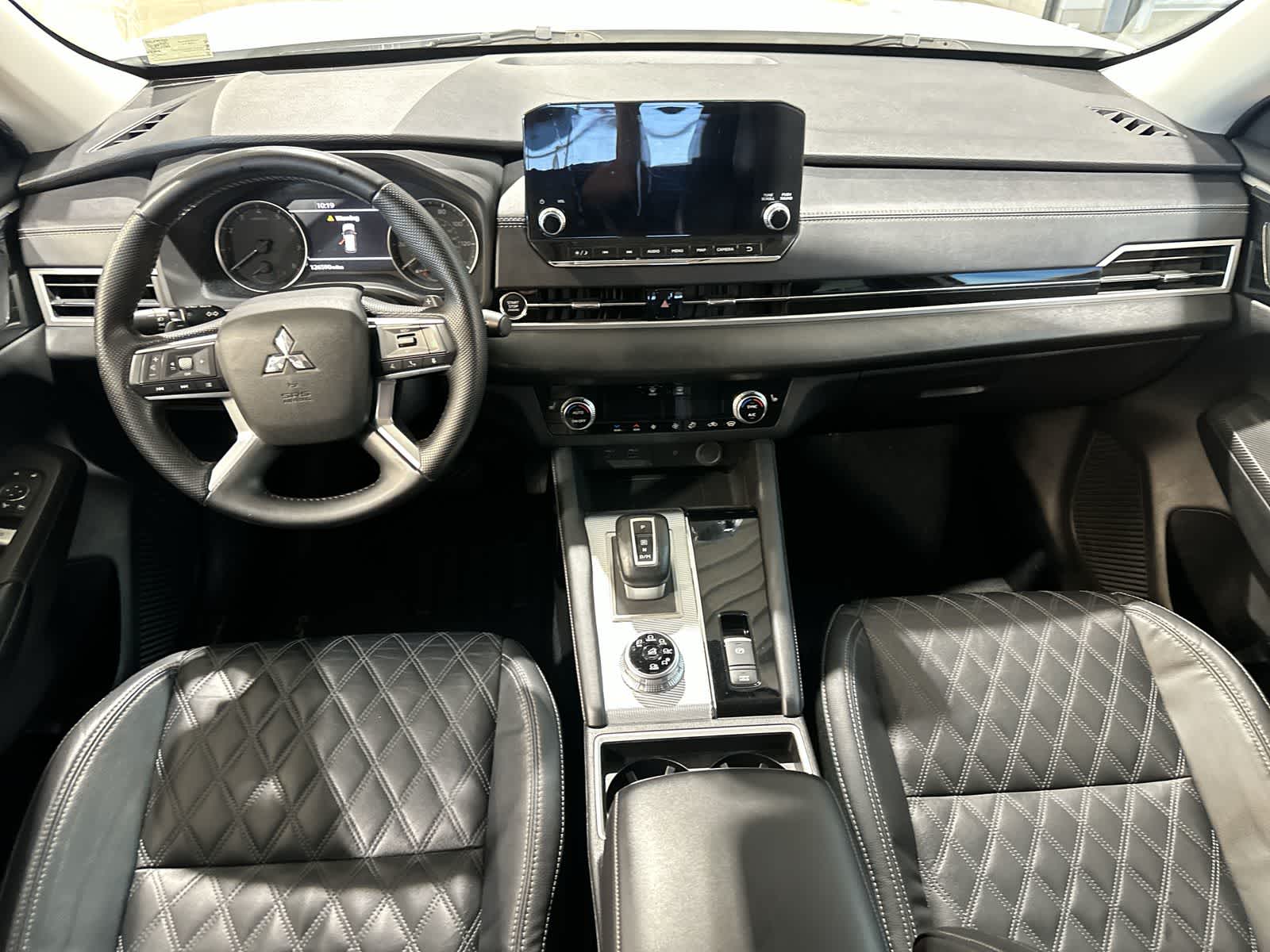 Thumbnail: 2022 Mitsubishi Outlander - 22