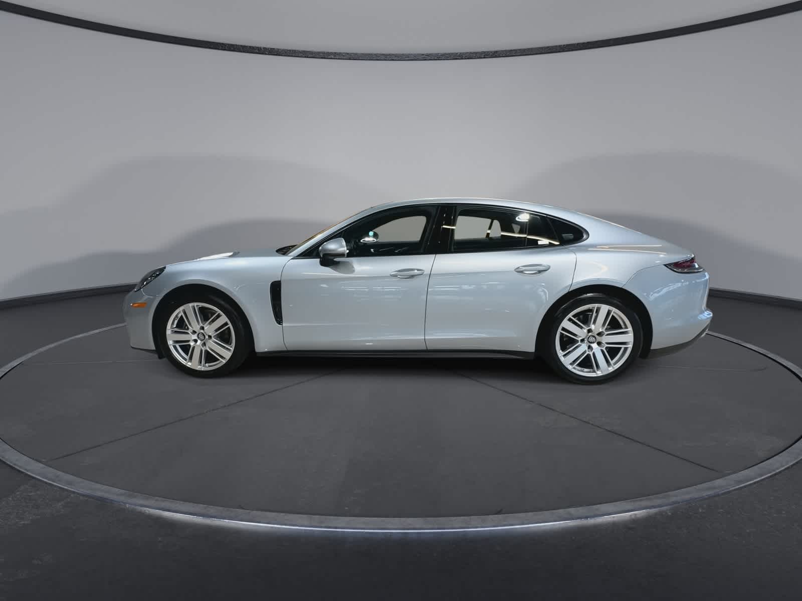 Thumbnail: 2023 Porsche Panamera - 7