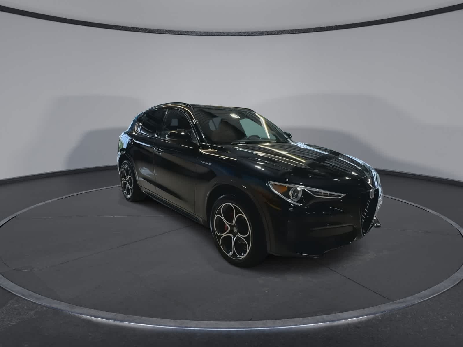 Thumbnail: 2022 Alfa Romeo Stelvio - 2