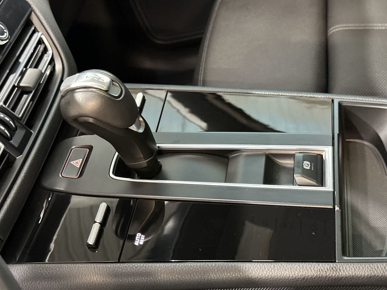 Thumbnail: 2023 Porsche Macan - 29