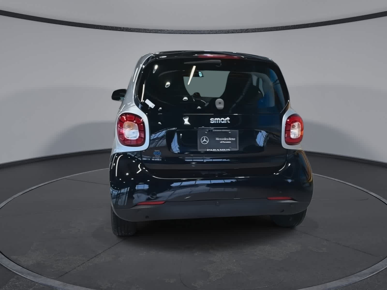 Thumbnail: 2018 smart fortwo - 8