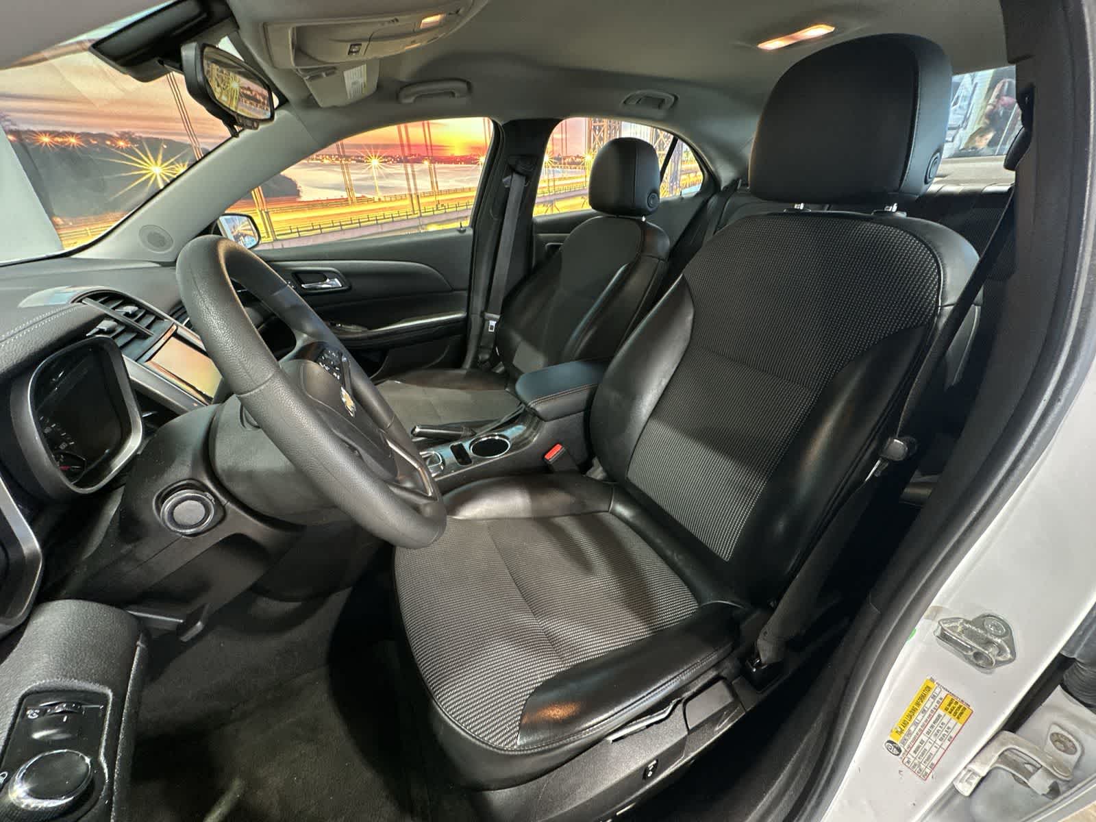 Thumbnail: 2016 Chevrolet Malibu - 23