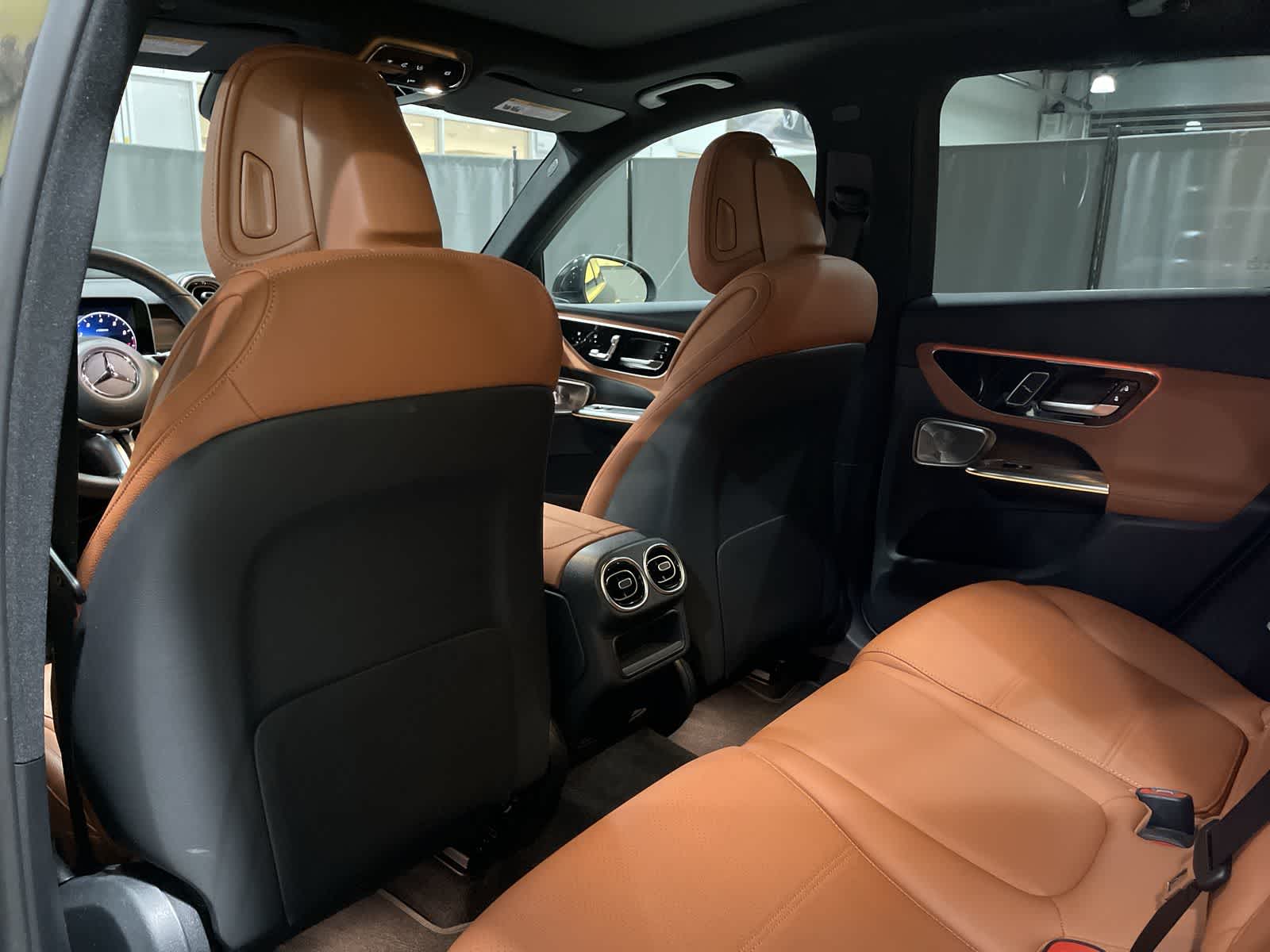 Thumbnail: 2025 Mercedes-Benz GLC - 24