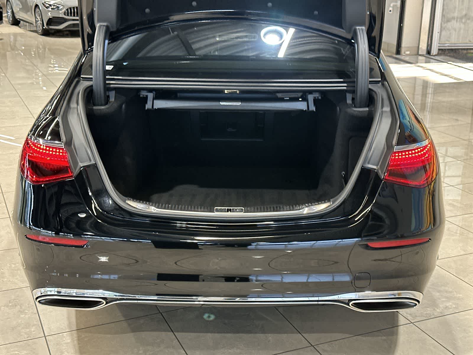 Thumbnail: 2024 Mercedes-Benz S-Class - 31