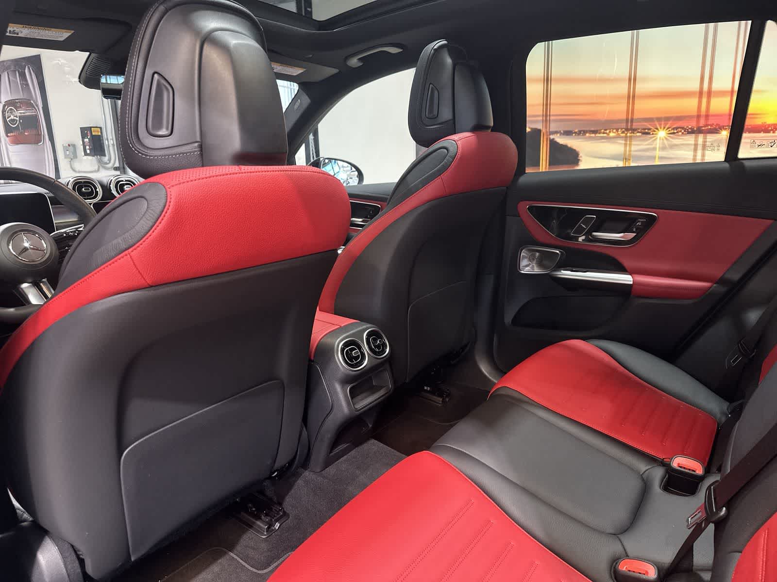 Thumbnail: 2025 Mercedes-Benz GLC - 24