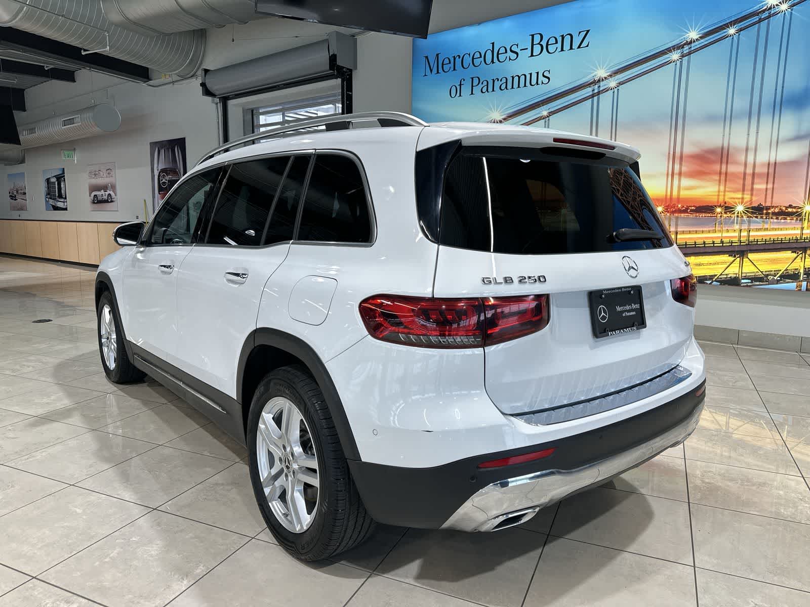 Thumbnail: 2020 Mercedes-Benz GLB - 16