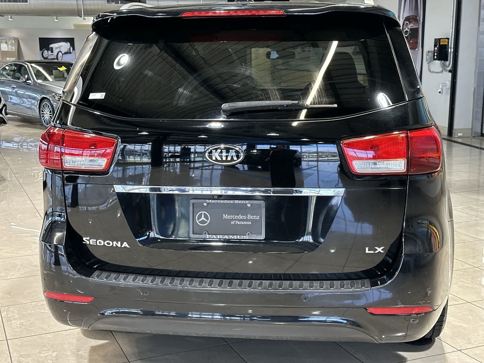 Thumbnail: 2015 Kia Sedona - 17