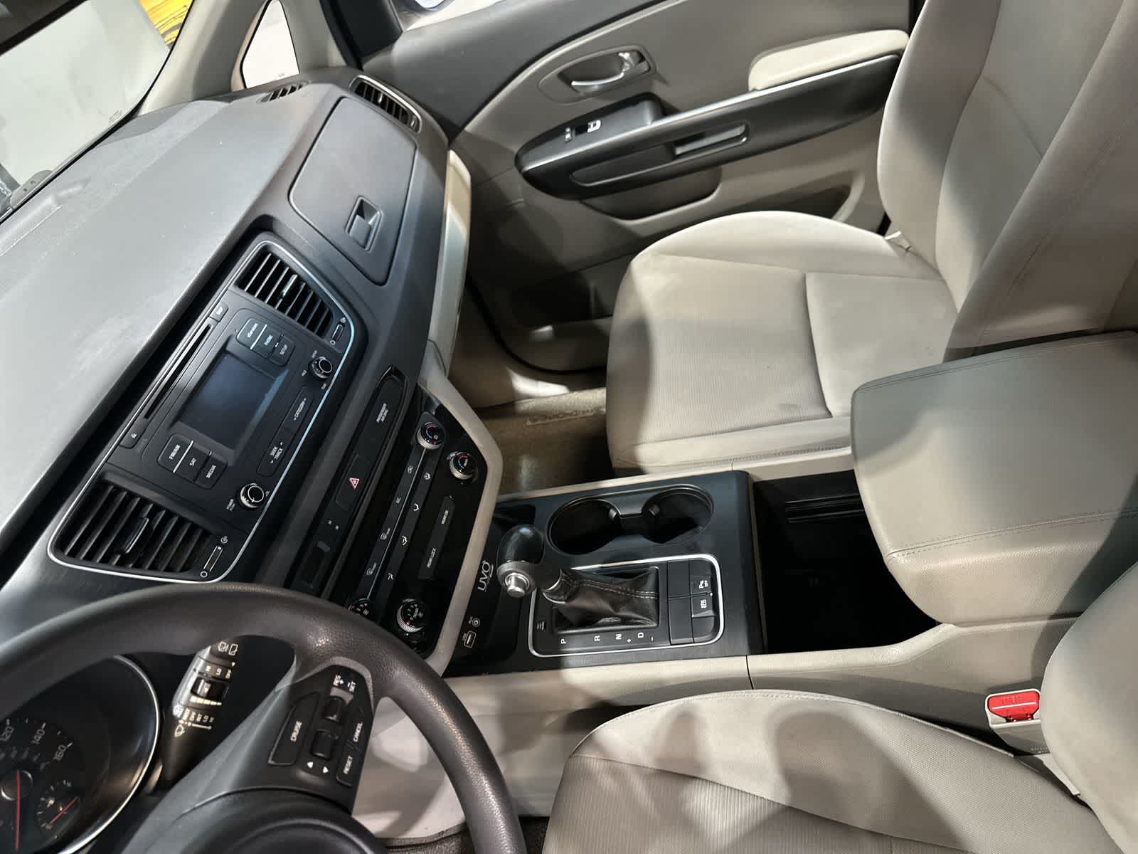 Thumbnail: 2015 Kia Sedona - 28