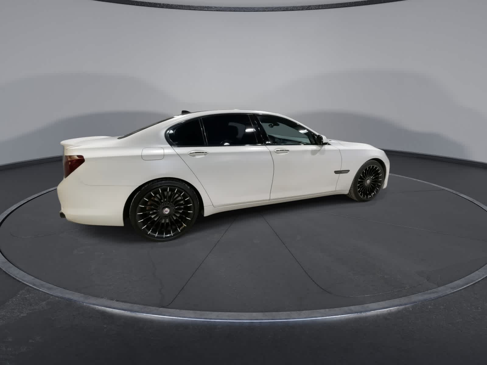 Thumbnail: 2011 BMW 7 Series - 12