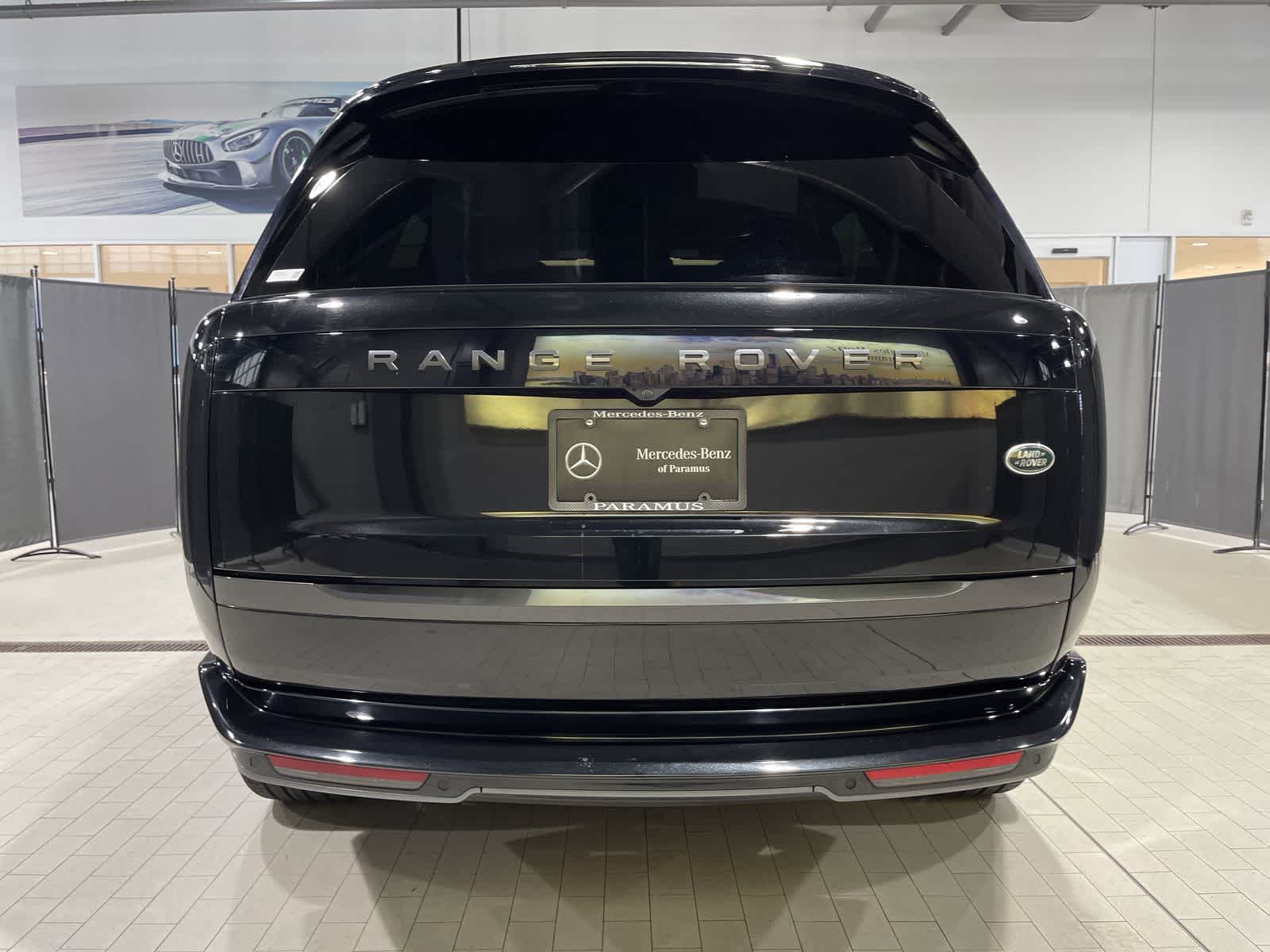 Thumbnail: 2023 Land Rover Range Rover - 17