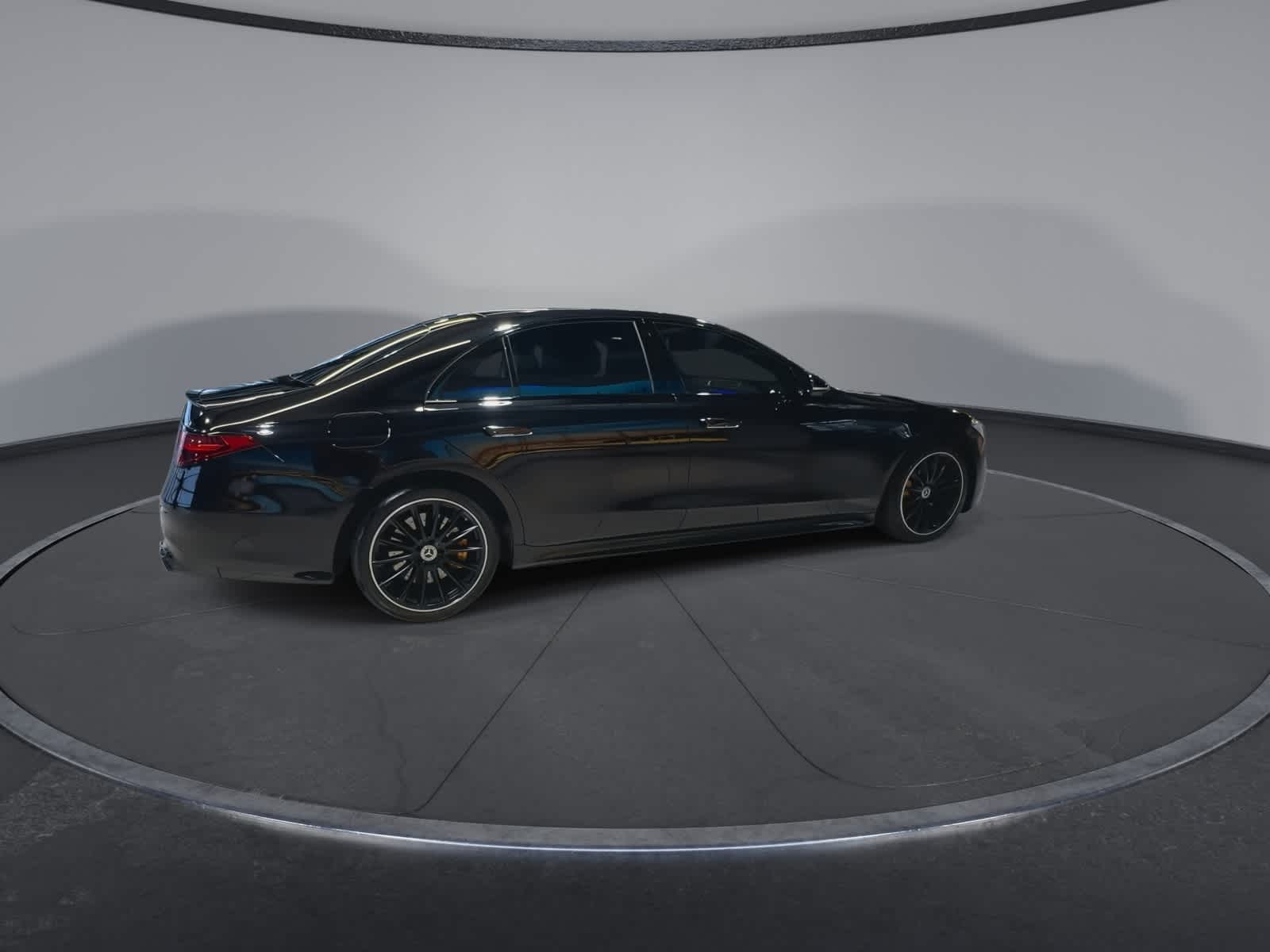 Thumbnail: 2023 Mercedes-Benz S-Class - 12