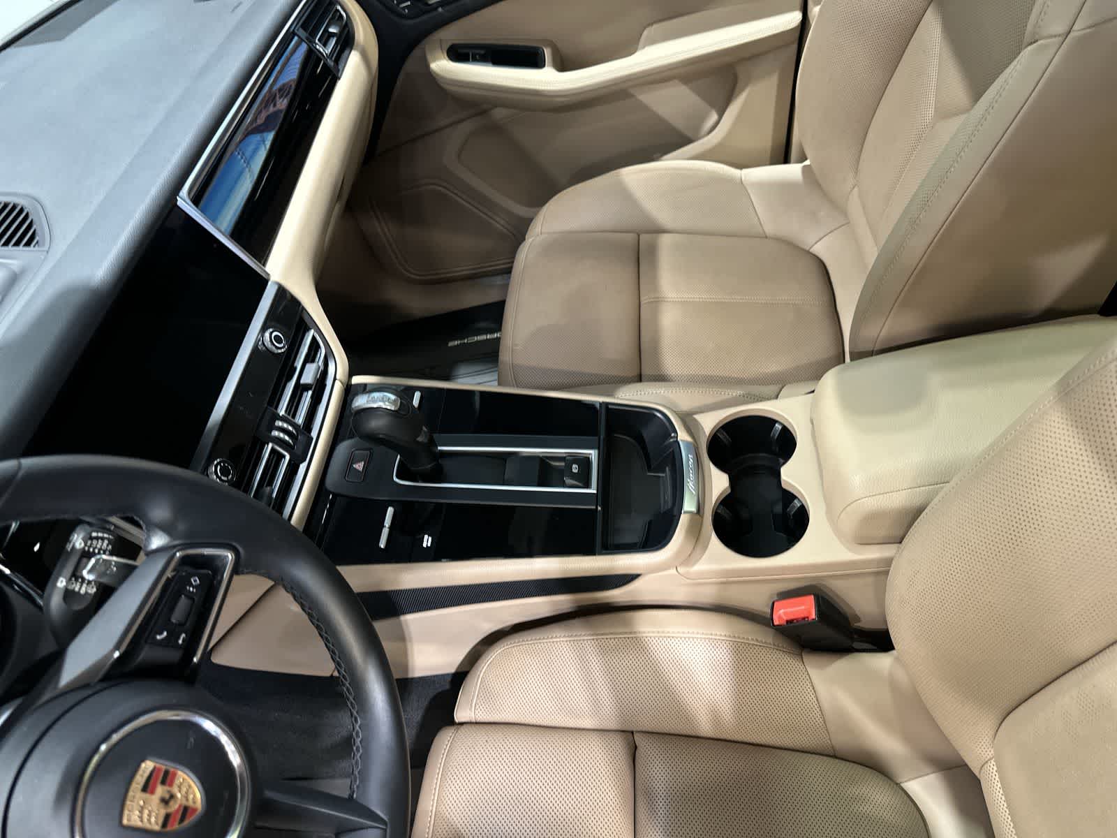 Thumbnail: 2023 Porsche Macan - 28