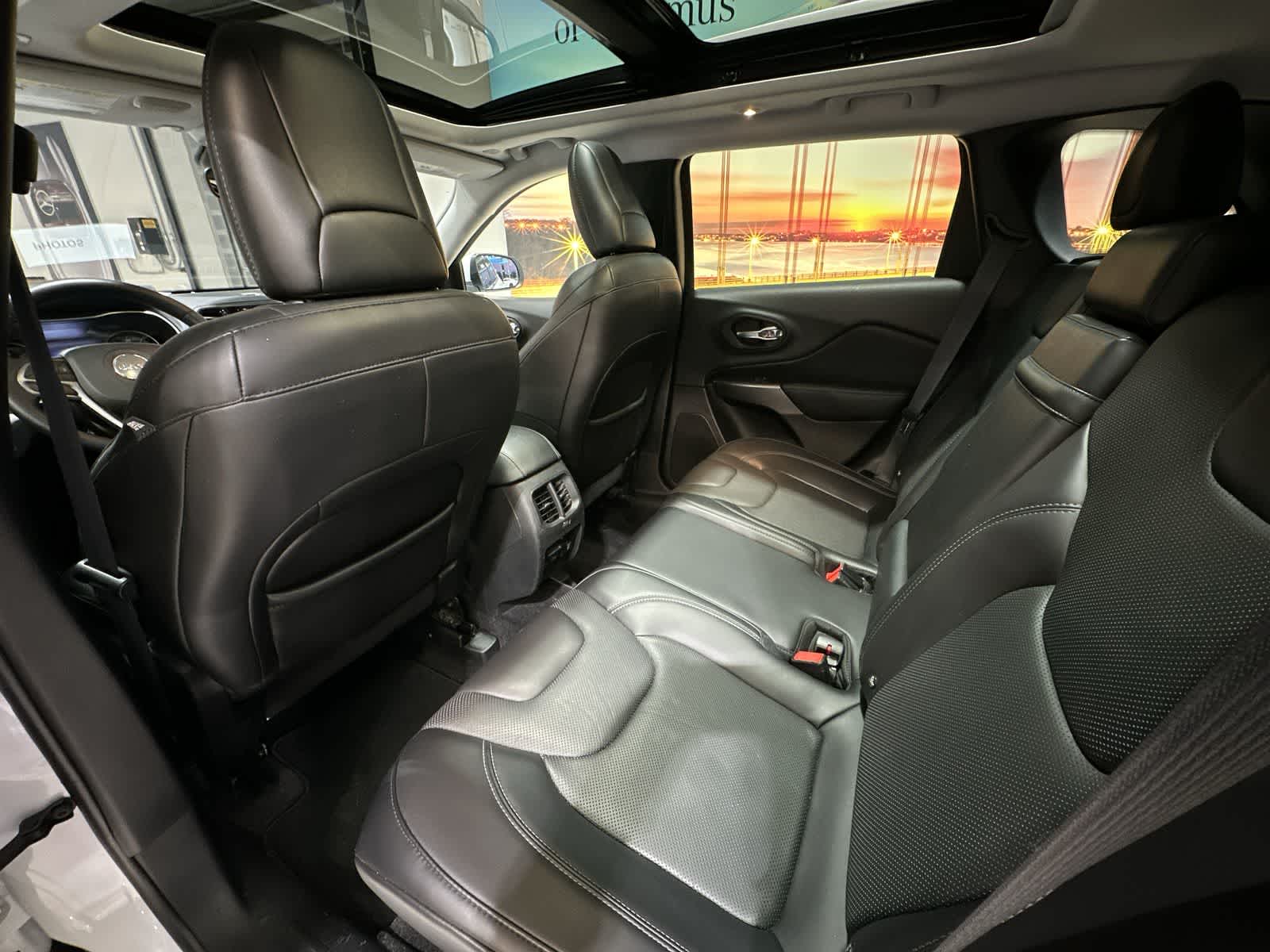 Thumbnail: 2019 Jeep Cherokee - 24