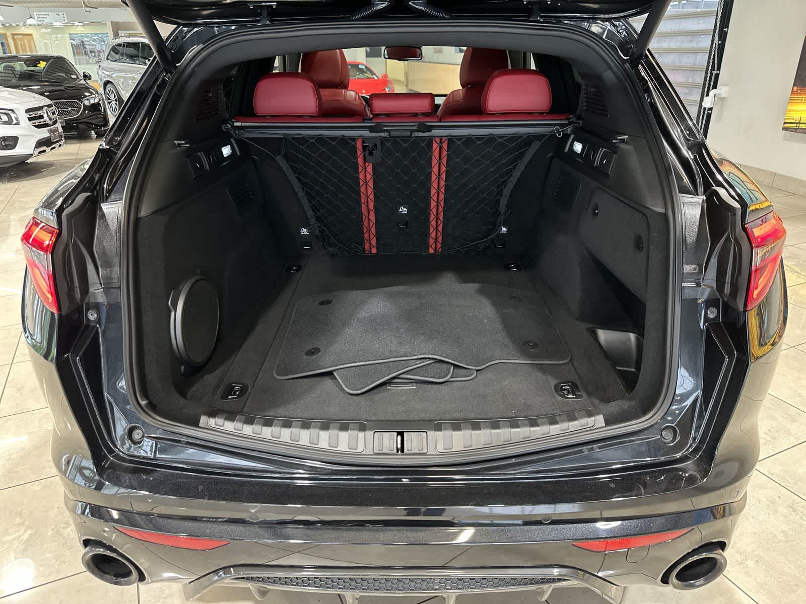 Thumbnail: 2022 Alfa Romeo Stelvio - 31
