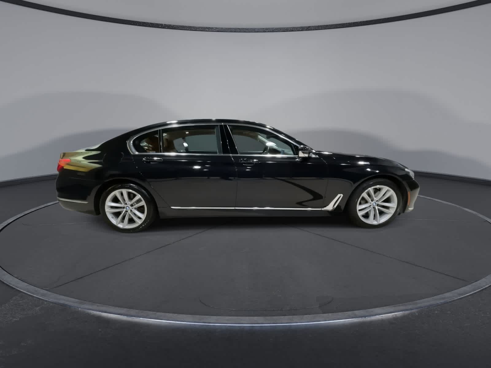 Thumbnail: 2016 BMW 7 Series - 13