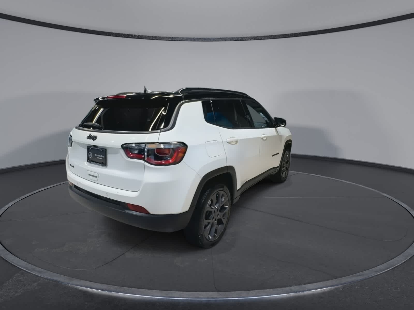 Thumbnail: 2020 Jeep Compass - 11